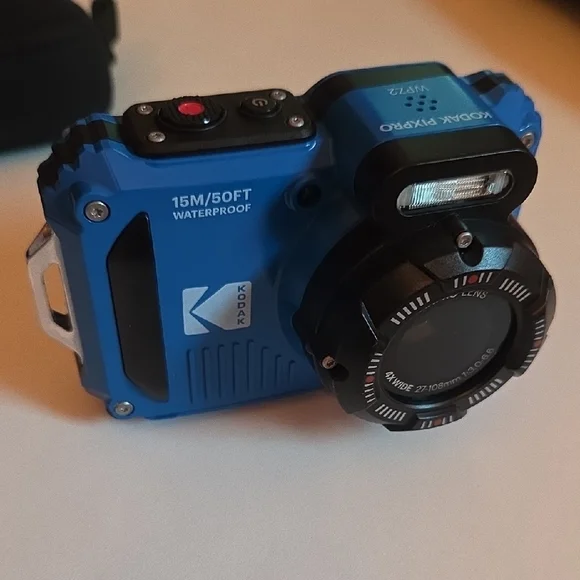 Kodak PIXPRO Waterproof WPZ2 Camera with Accessories_ Like-New Condition - Picture 8 of 8